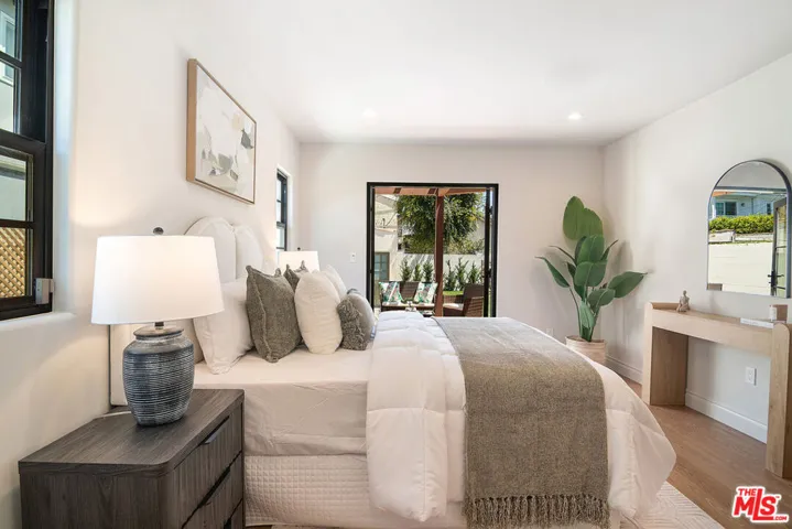 6417 Lindenhurst Avenue, Los Angeles, California 90048