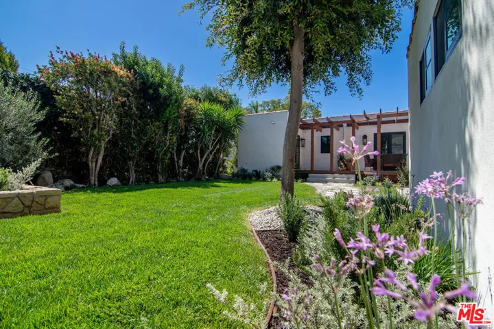 6417 Lindenhurst Avenue, Los Angeles, California 90048
