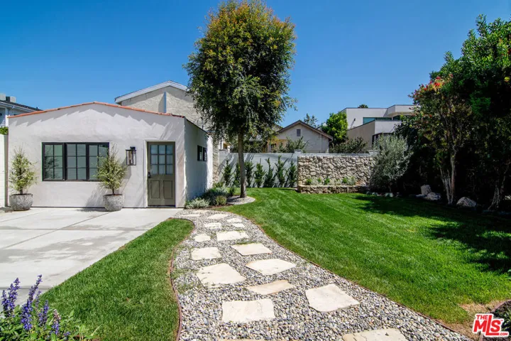 6417 Lindenhurst Avenue, Los Angeles, California 90048