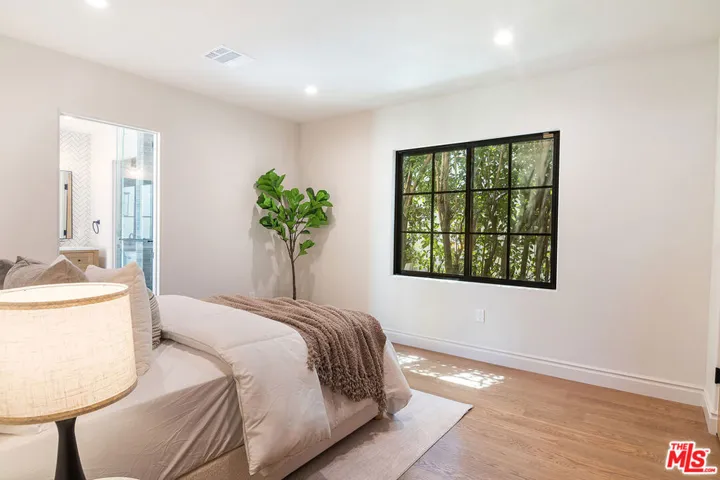 6417 Lindenhurst Avenue, Los Angeles, California 90048