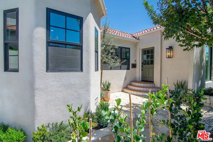 6417 Lindenhurst Avenue, Los Angeles, California 90048