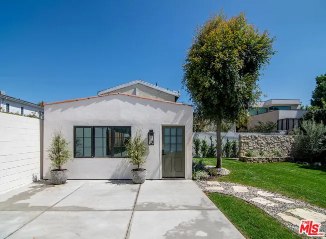 6417 Lindenhurst Avenue, Los Angeles, California 90048