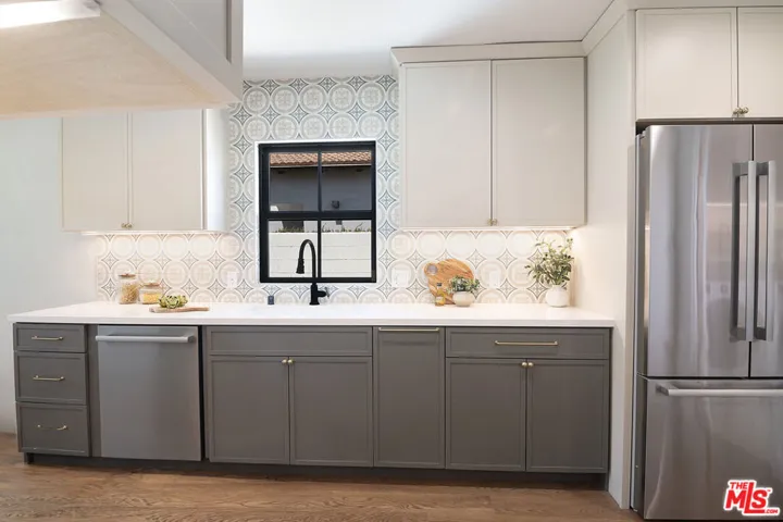 6417 Lindenhurst Avenue, Los Angeles, California 90048