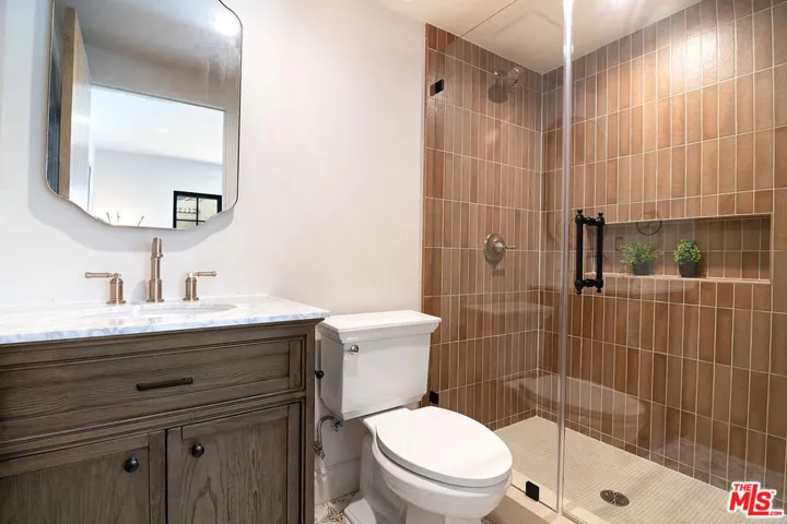 6417 Lindenhurst Avenue, Los Angeles, California 90048