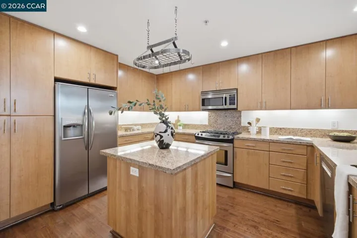 438 W Grand Ave 418, Oakland, California 94612