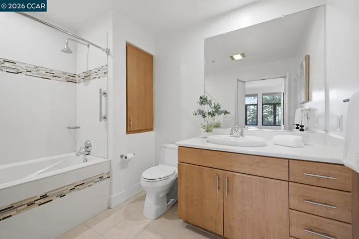 438 W Grand Ave 418, Oakland, California 94612