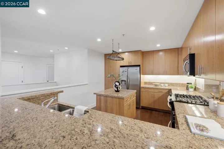 438 W Grand Ave 418, Oakland, California 94612