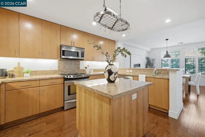 438 W Grand Ave 418, Oakland, California 94612