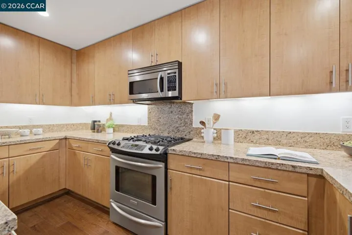 438 W Grand Ave 418, Oakland, California 94612