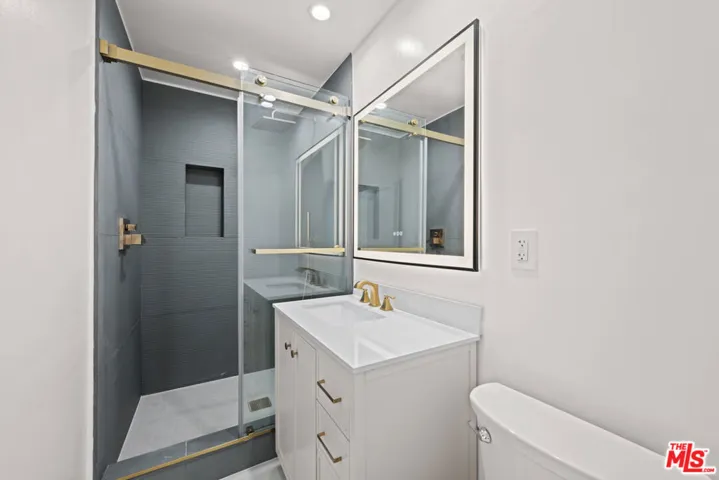 136 S Palm Drive 201, Beverly Hills, California 90212
