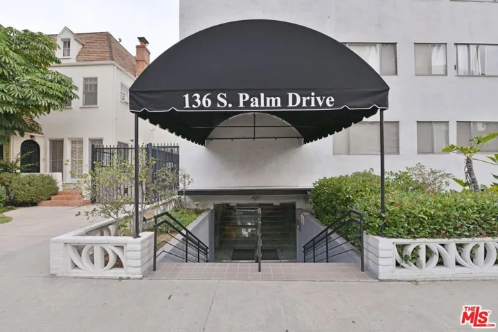 136 S Palm Drive 201, Beverly Hills, California 90212