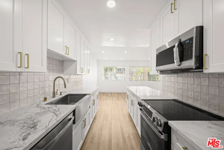 136 S Palm Drive 201, Beverly Hills, California 90212