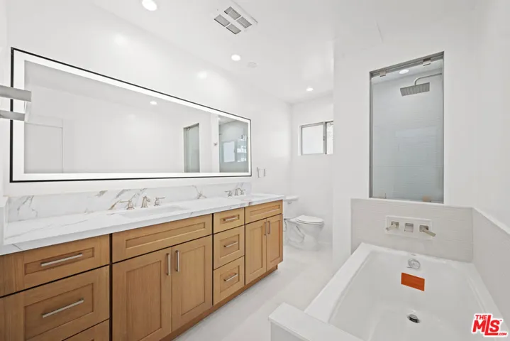 136 S Palm Drive 201, Beverly Hills, California 90212