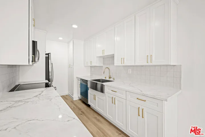 136 S Palm Drive 201, Beverly Hills, California 90212