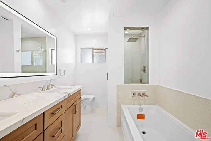 136 S Palm Drive 201, Beverly Hills, California 90212