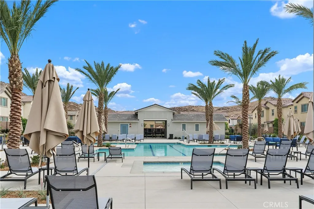 Pool, yes please! Lounge chairs and umbrellas are ready!