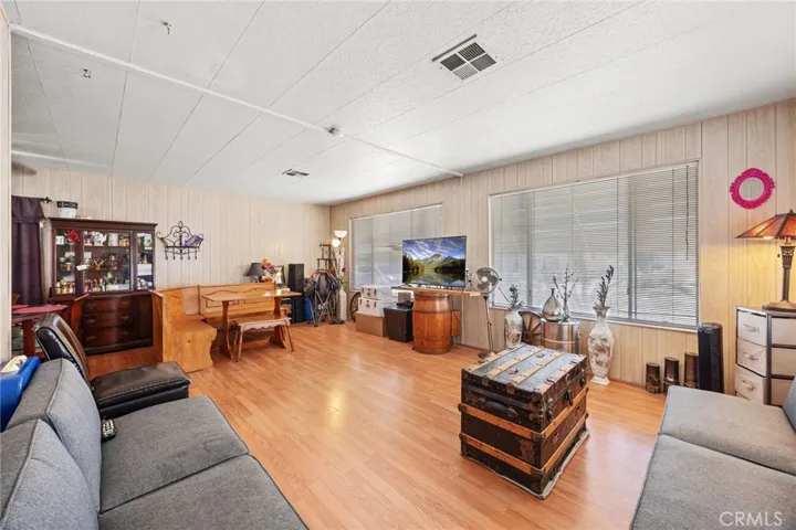 471 Santa Clara, Hemet, California 92543