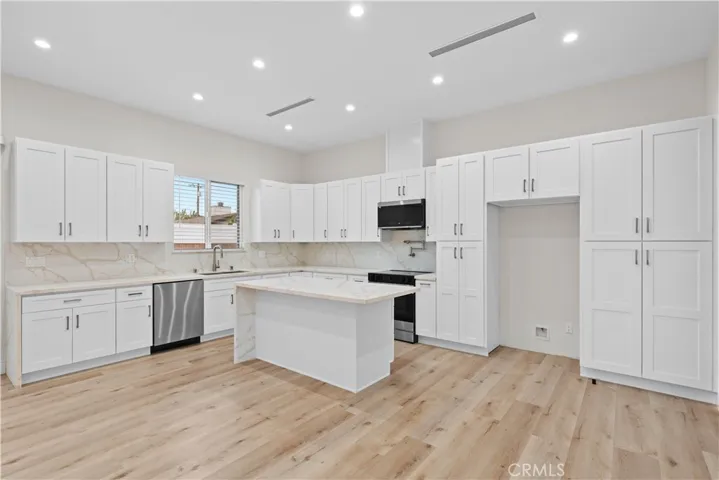 15952 Simonds Street, Granada Hills, California 91344