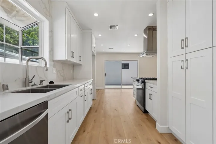 15952 Simonds Street, Granada Hills, California 91344