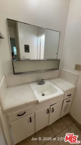 1131 Elm Avenue G, Glendale, California 91201