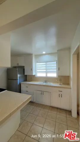 1131 Elm Avenue G, Glendale, California 91201