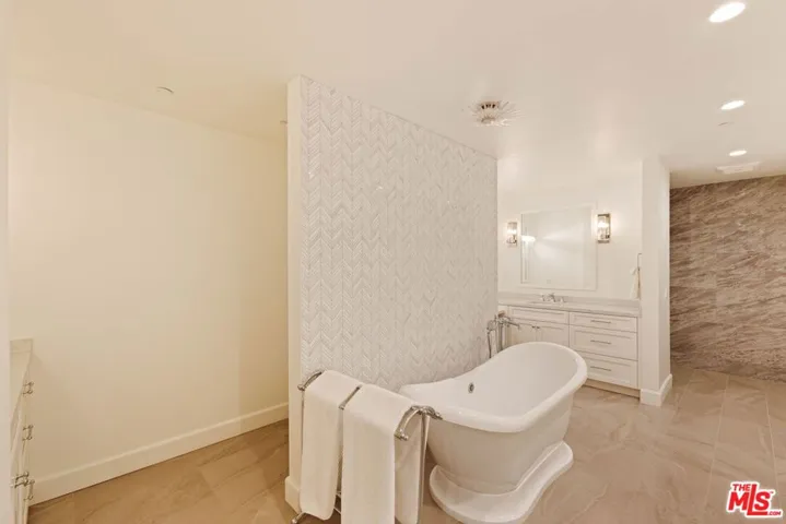 300 N Swall Drive 354, Beverly Hills, California 90211