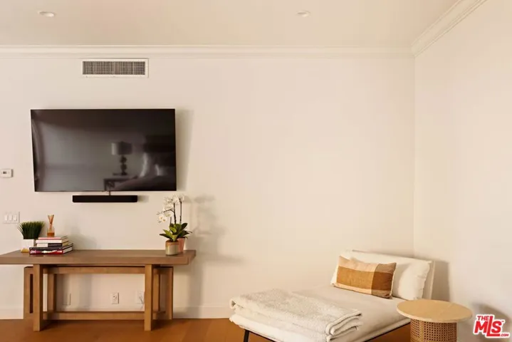 300 N Swall Drive 354, Beverly Hills, California 90211