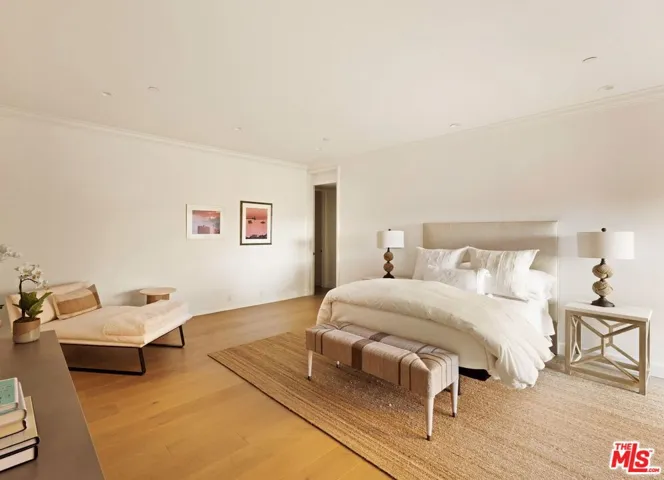 300 N Swall Drive 354, Beverly Hills, California 90211