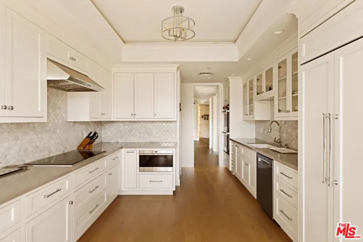 300 N Swall Drive 354, Beverly Hills, California 90211