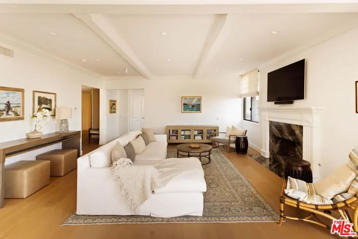 300 N Swall Drive 354, Beverly Hills, California 90211