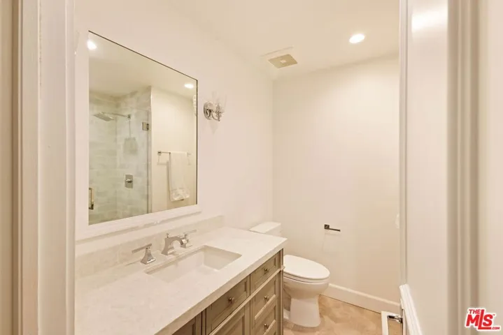 300 N Swall Drive 354, Beverly Hills, California 90211