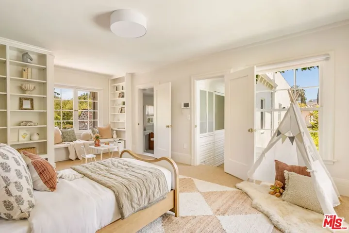 612 Lorraine Boulevard, Los Angeles, California 90005