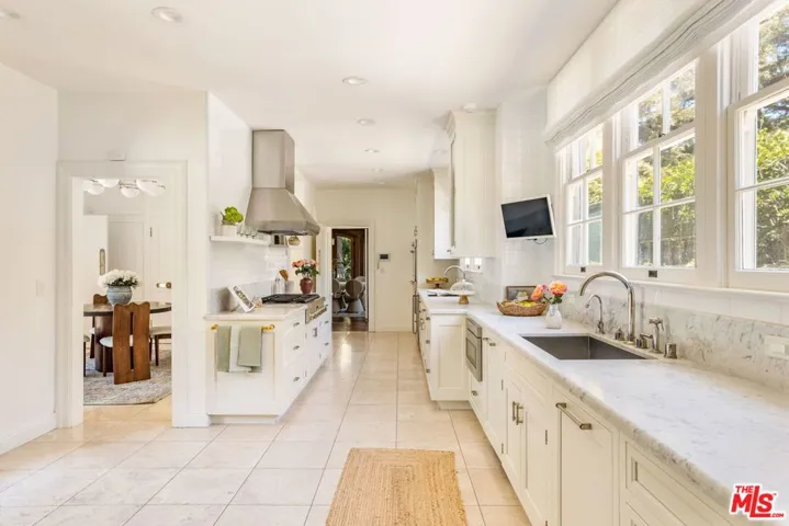 612 Lorraine Boulevard, Los Angeles, California 90005