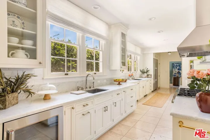 612 Lorraine Boulevard, Los Angeles, California 90005