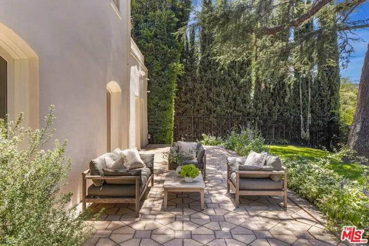 612 Lorraine Boulevard, Los Angeles, California 90005