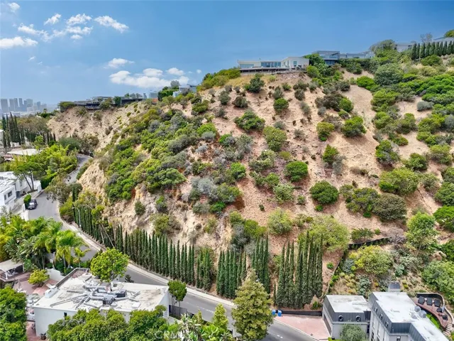 8875 Thrasher Avenue, West Hollywood, California 90069