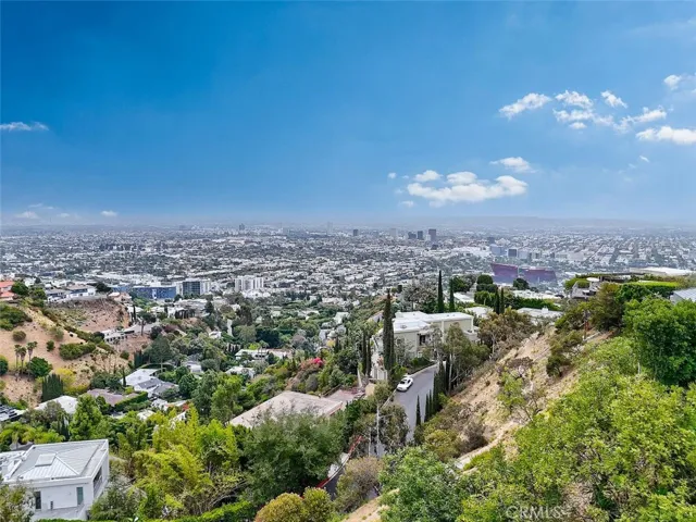 8875 Thrasher Avenue, West Hollywood, California 90069