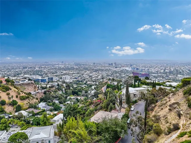 8875 Thrasher Avenue, West Hollywood, California 90069
