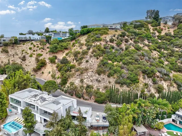 8875 Thrasher Avenue, West Hollywood, California 90069