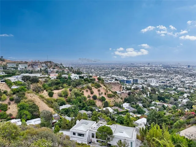 8875 Thrasher Avenue, West Hollywood, California 90069