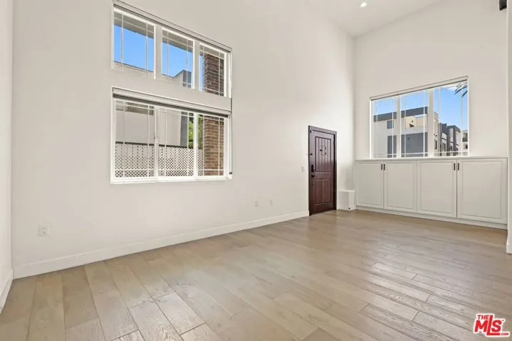 5019 Maplewood Avenue 101, Los Angeles, California 90004