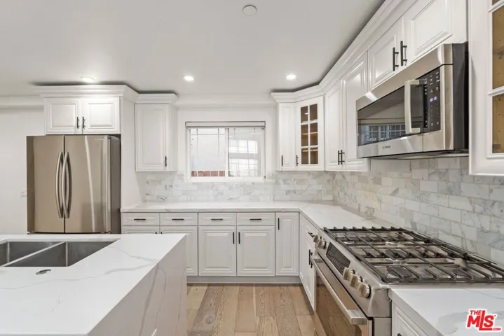 5019 Maplewood Avenue 101, Los Angeles, California 90004