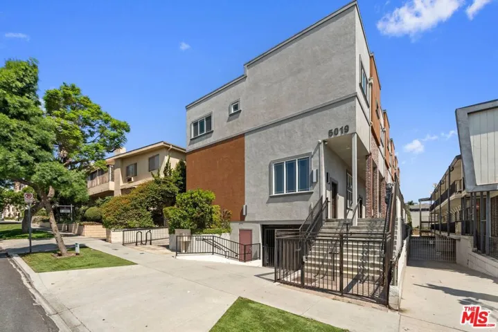 5019 Maplewood Avenue 101, Los Angeles, California 90004