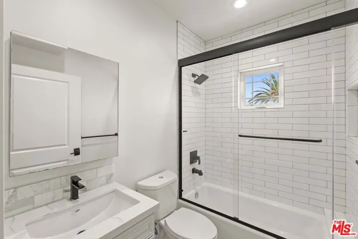 5019 Maplewood Avenue 101, Los Angeles, California 90004