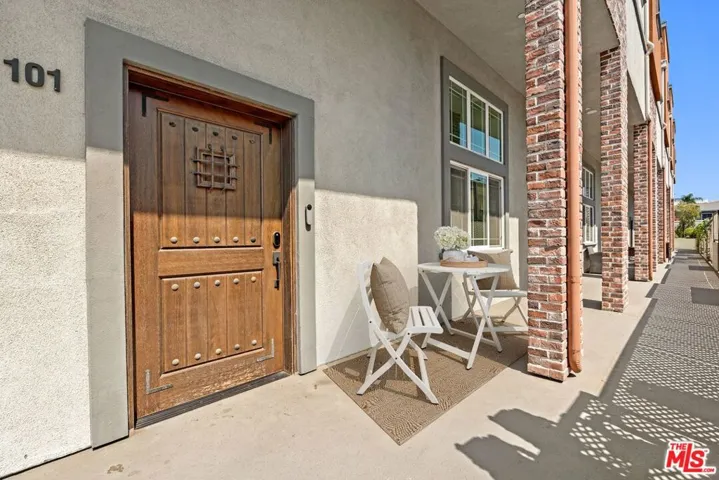 5019 Maplewood Avenue 101, Los Angeles, California 90004