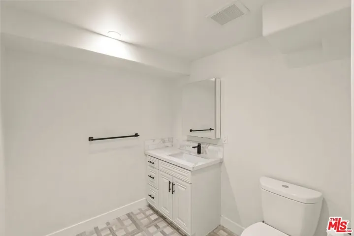 5019 Maplewood Avenue 101, Los Angeles, California 90004