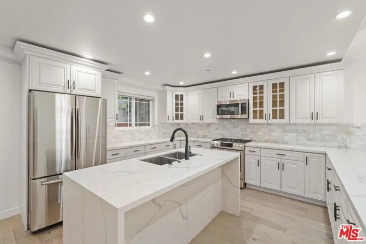5019 Maplewood Avenue 101, Los Angeles, California 90004