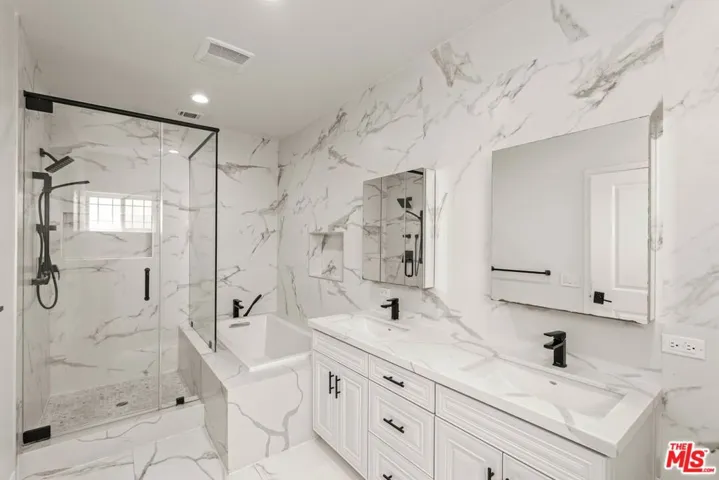 5019 Maplewood Avenue 101, Los Angeles, California 90004