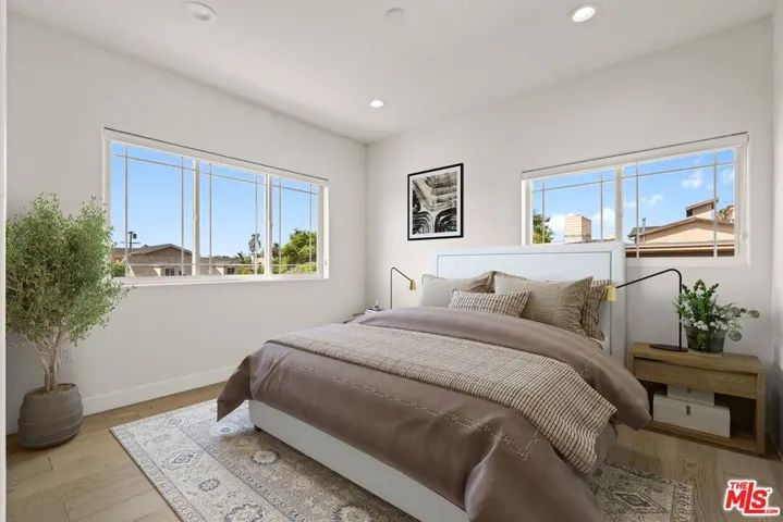 5019 Maplewood Avenue 101, Los Angeles, California 90004