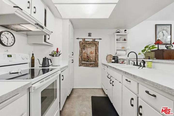 906 N Doheny Drive 221, West Hollywood, California 90069